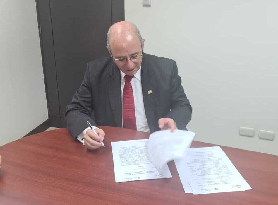 rector Universidad InterNaciones Arévalo Alburez