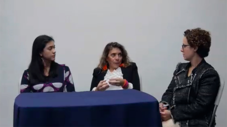 En el centro, Ascensión Blanco, doctora en psicología y directora ejecutiva del área de Psicología en la Universidad Internacional de La Rioja (UNIR), se encargó de coordinar un taller y moderar una mesa redonda.