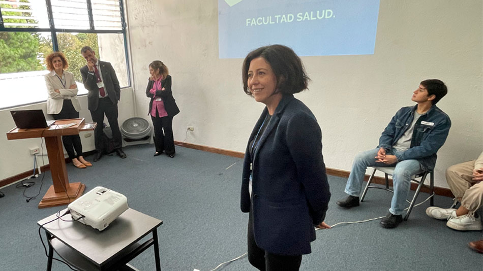 María José Muñoz explicó la actividad académica que se desarrolla desde su Facultad de Salud.