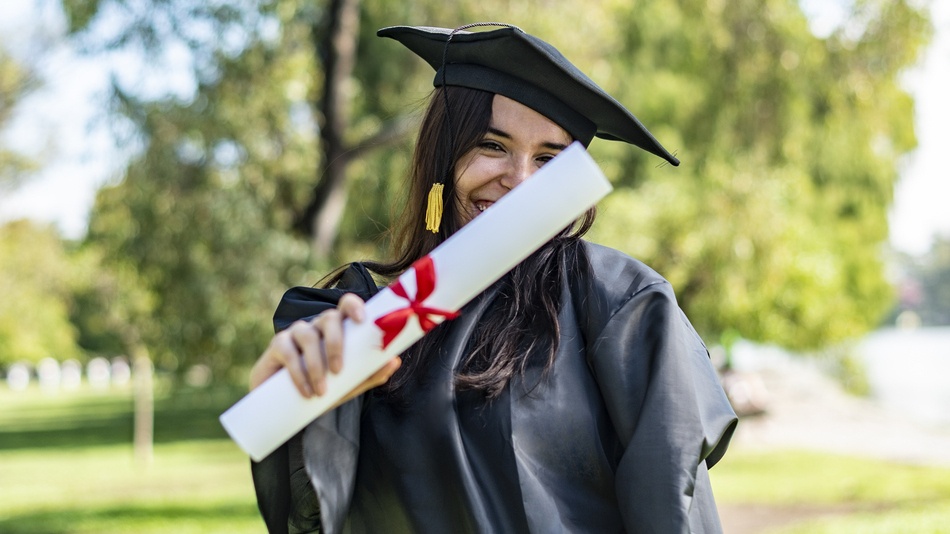 si acabas de terminar una de las muchas maestrías y licenciaturas, debes saber que formalizar tu título ante la Contraloría General de Cuentas (CGC)