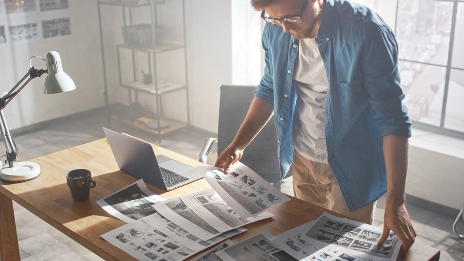 El storyboarding secuencial consiste en crear ilustraciones o bocetos organizados en secuencia para cualquier proyecto visual