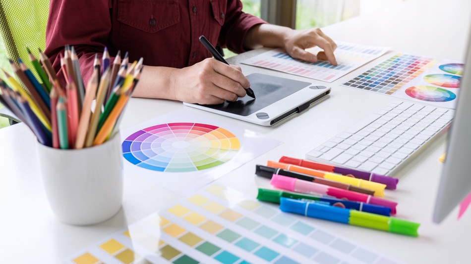 Existe una amplia gama de programas de diseño gráfico que son considerados estándares dentro de la industria global