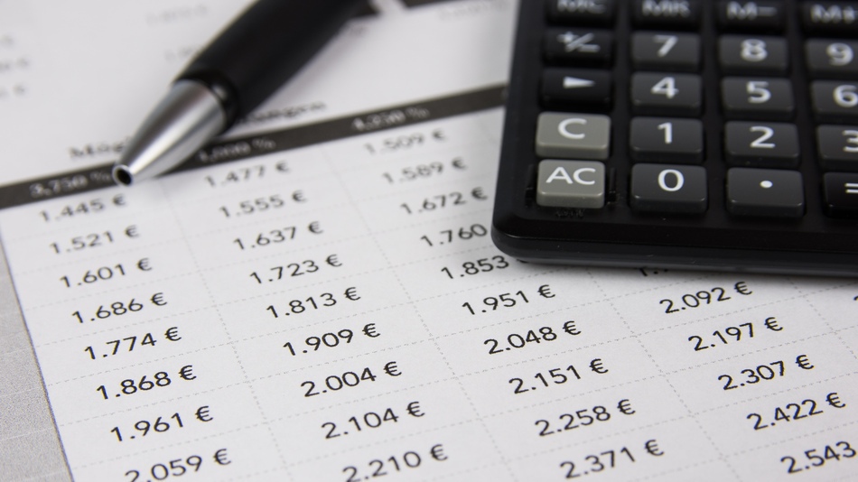 El punto de equilibrio es el nivel de ventas en el que los ingresos totales de una empresa comprenden la suma de sus costos fijos y costos variables